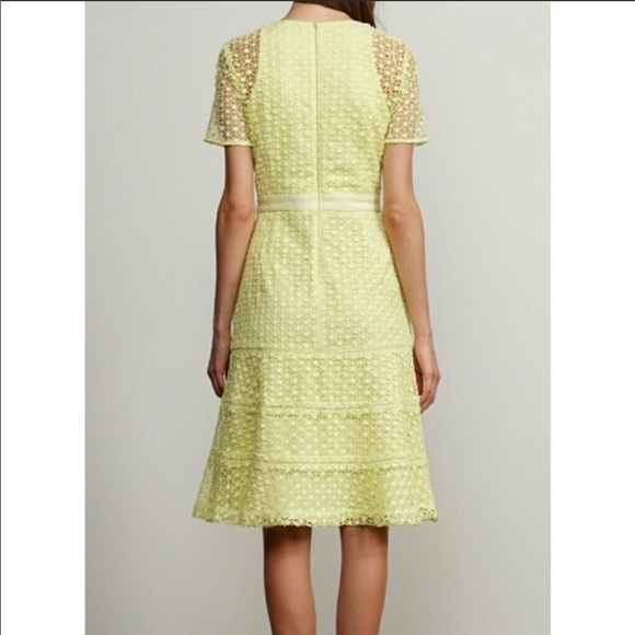 Adelyn Rae lace trumpet yellow dress M - Picture 2 of 6